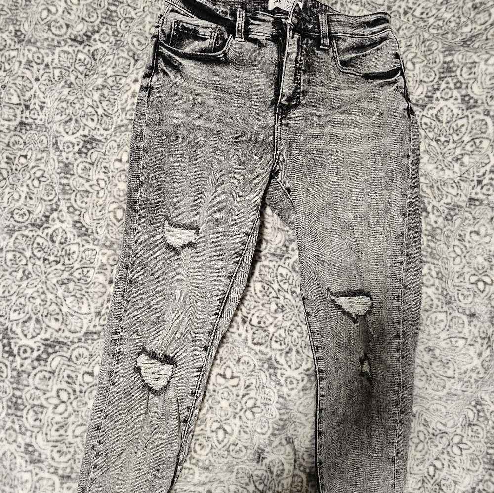black and grey Capri jeans